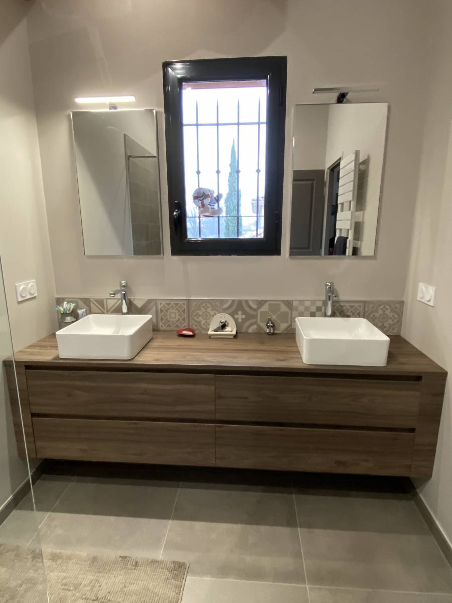 Rénovation complète d'une salle de bain avec douche à l'italienne à Vourles